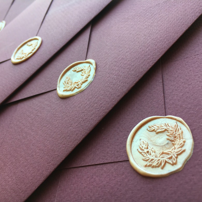 Конверт из бумаги "марсала"