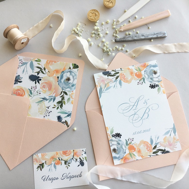 Свадебное приглашение с цветами персиковыми и серыми
