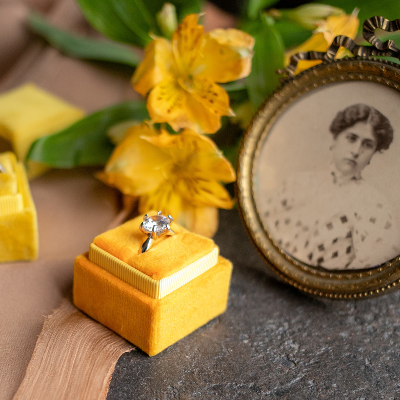 "3 цвета" бархатные коробочки для колец