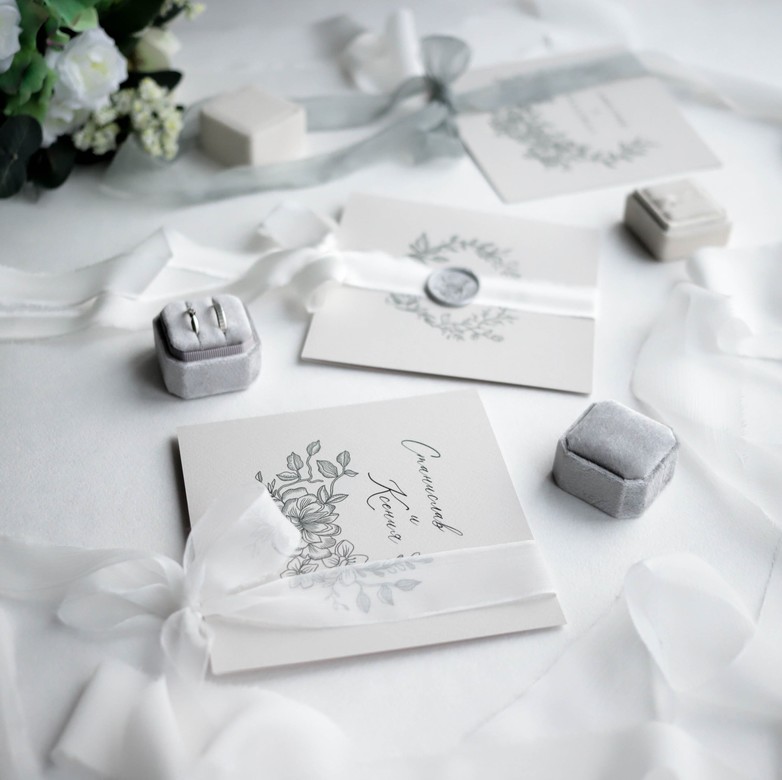 Серые и белые коробочки для колец