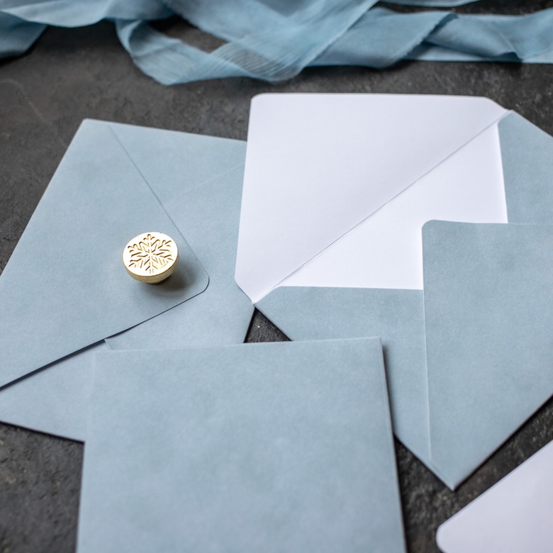 Бархатные конверты голубого цвета