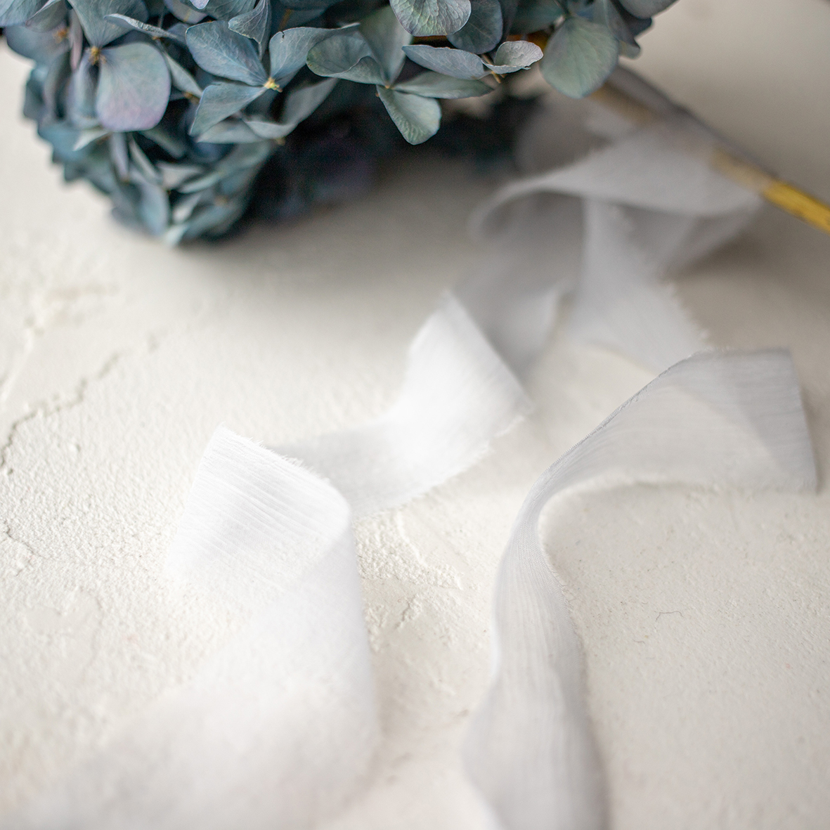 Шелковая лента ручной работы из жатого шифона "Серо-Голубой"