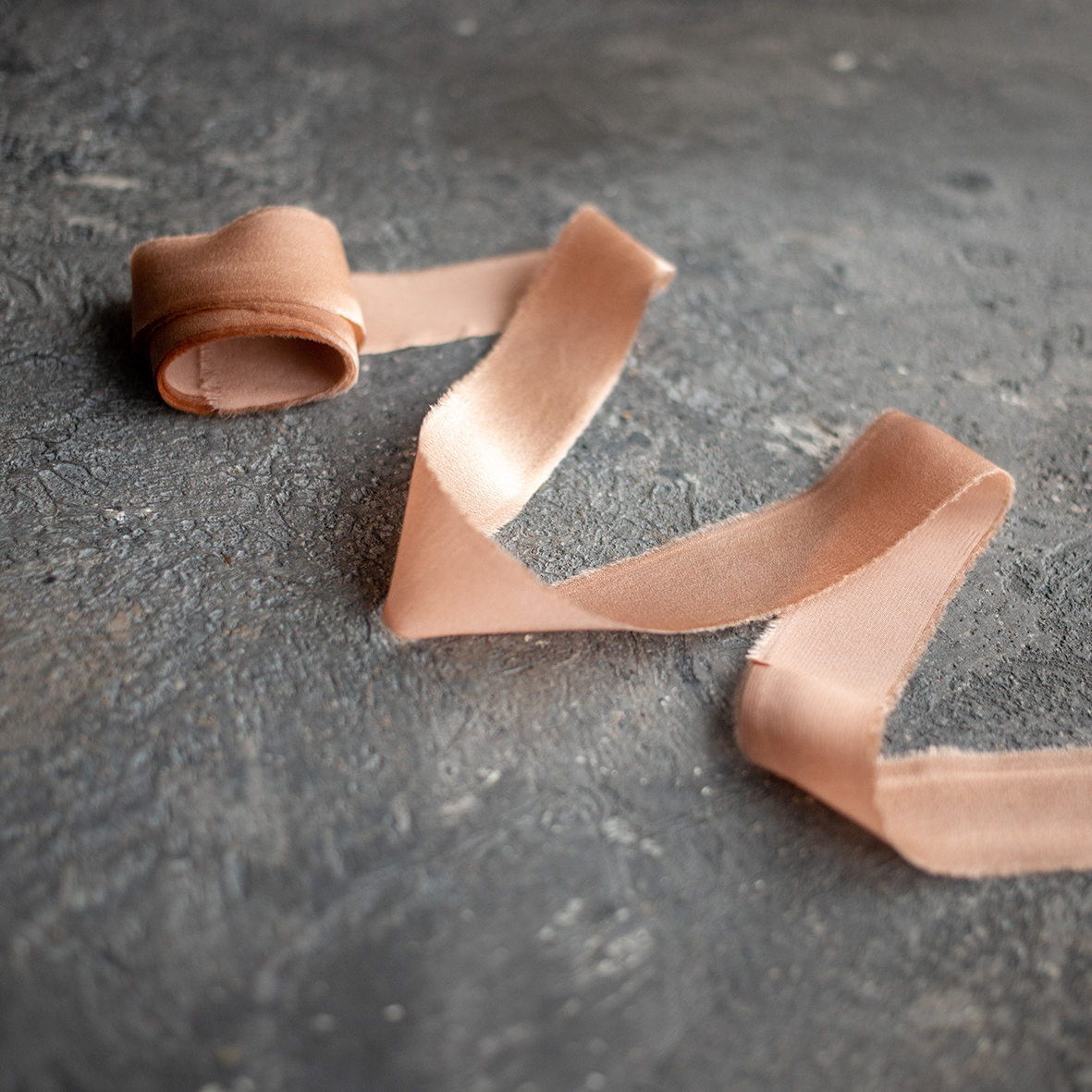 Шелковая атласная лента ручного окрашивания "Кофе с Молоком"