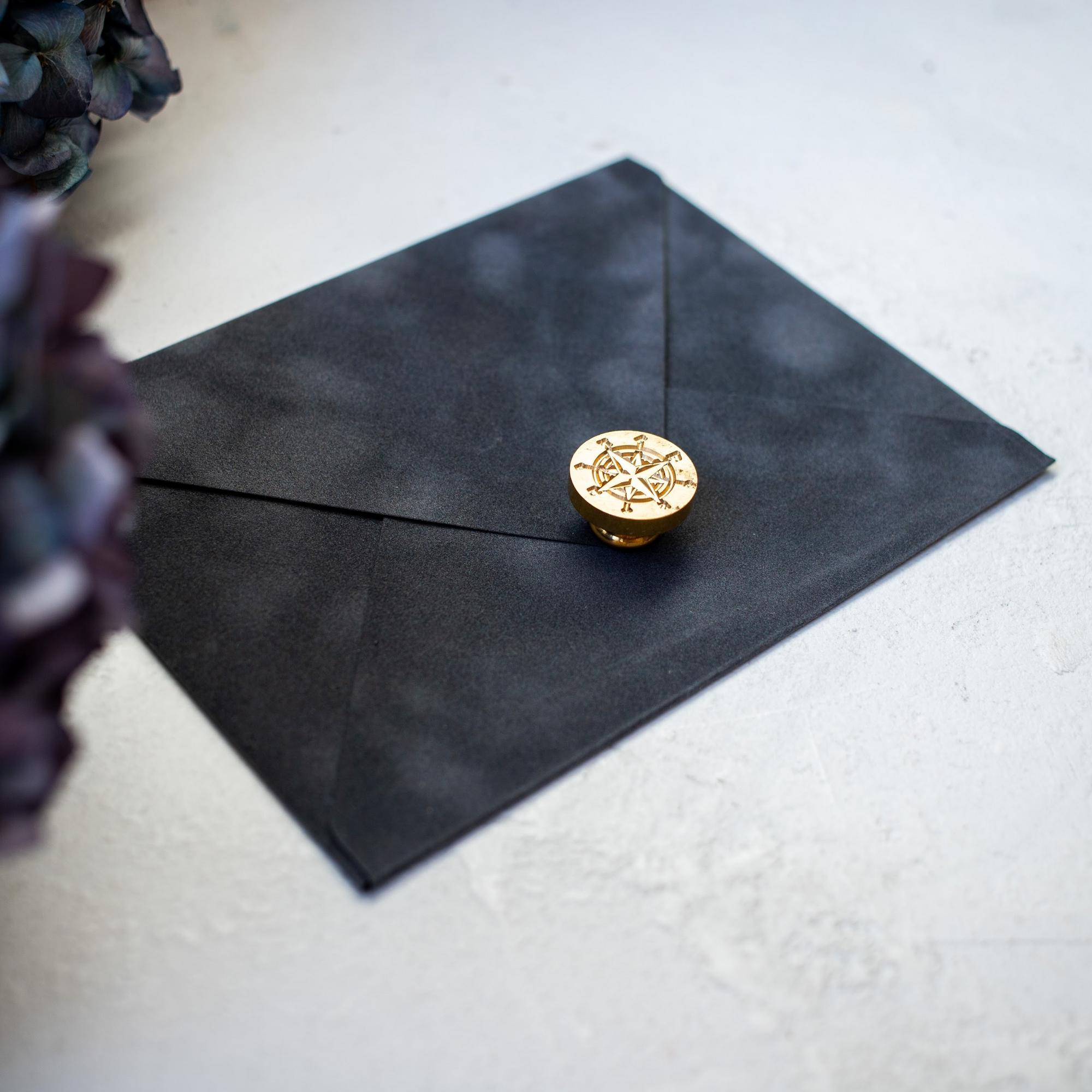 Бархатный конверт для свадебных приглашений