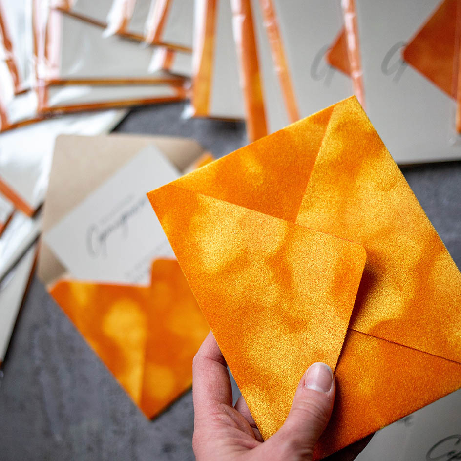 Конверт бархатный желтый яркий купить цены