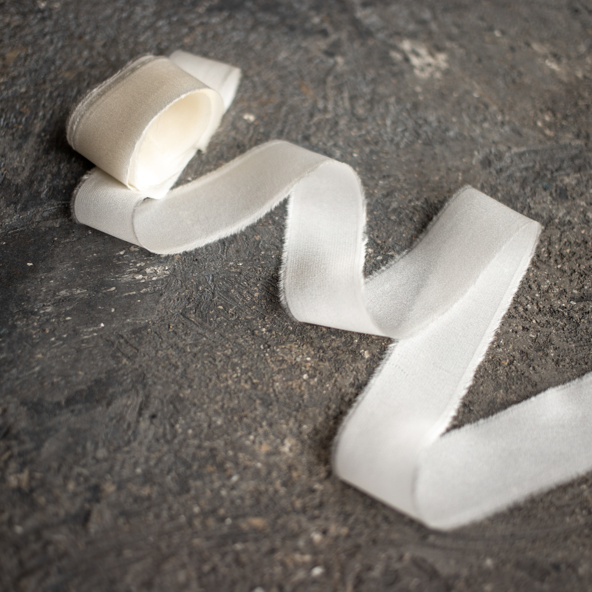 Шелковая атласная лента ручного окрашивания "Белая"