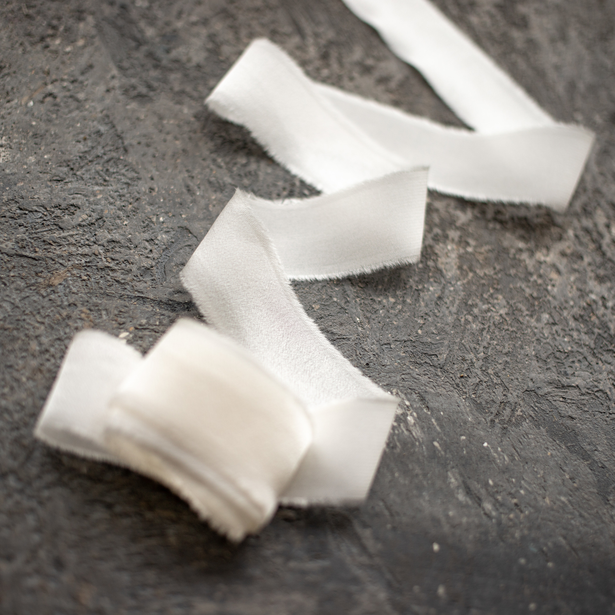 Шелковая атласная лента ручного окрашивания "Белая"