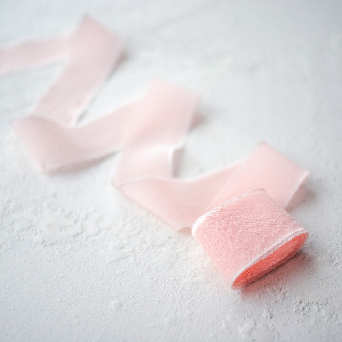 Шелковая лента ручного окрашивания из крепдешина "Коралловая"