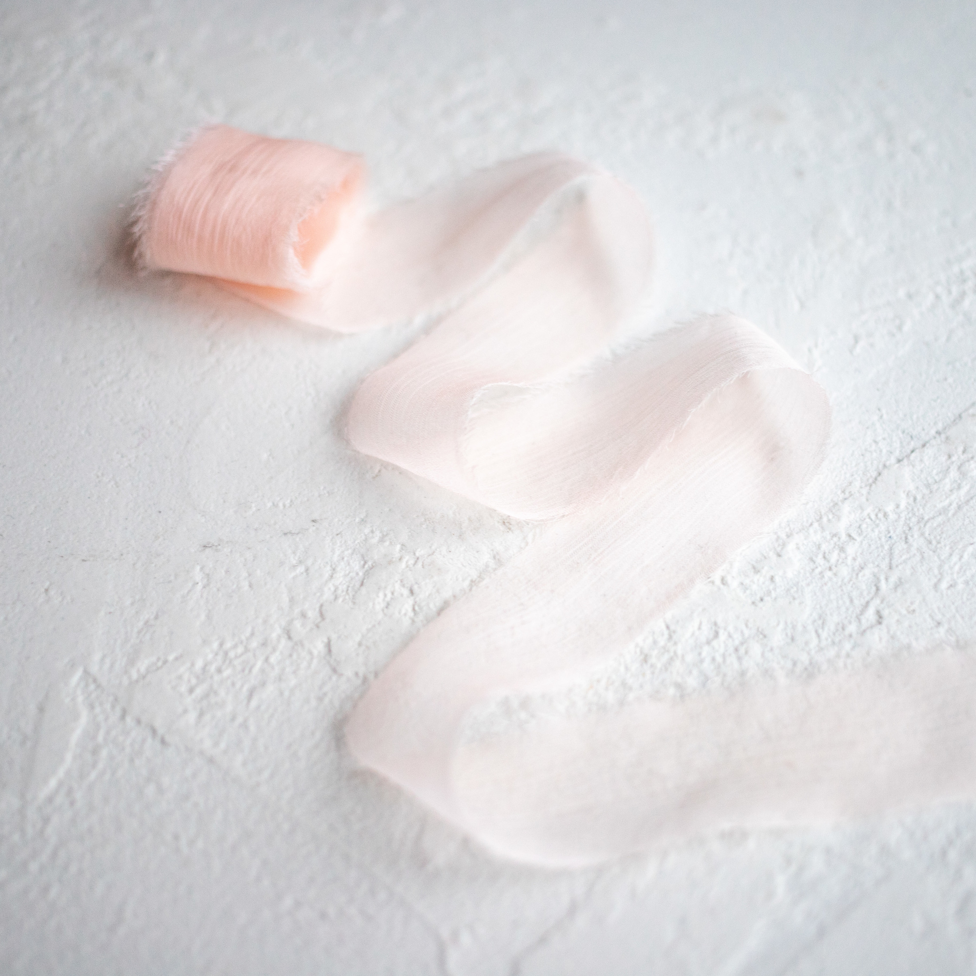 Шелковая лента ручной работы из жатого шифона "Коралловая"