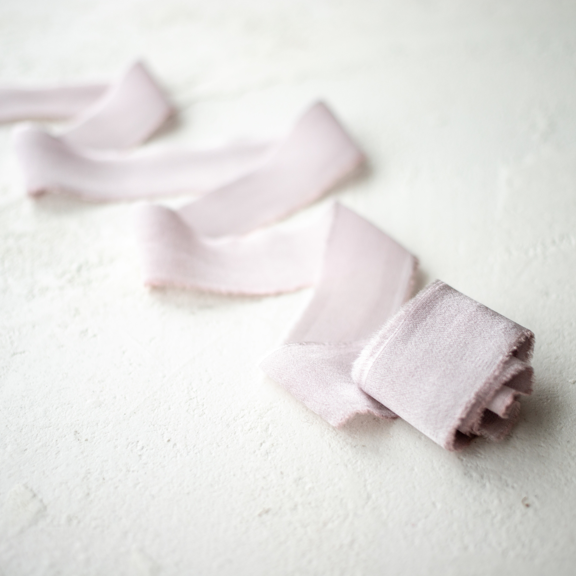 Шелковая атласная лента ручного окрашивания "Пыльная-розовая светлая"