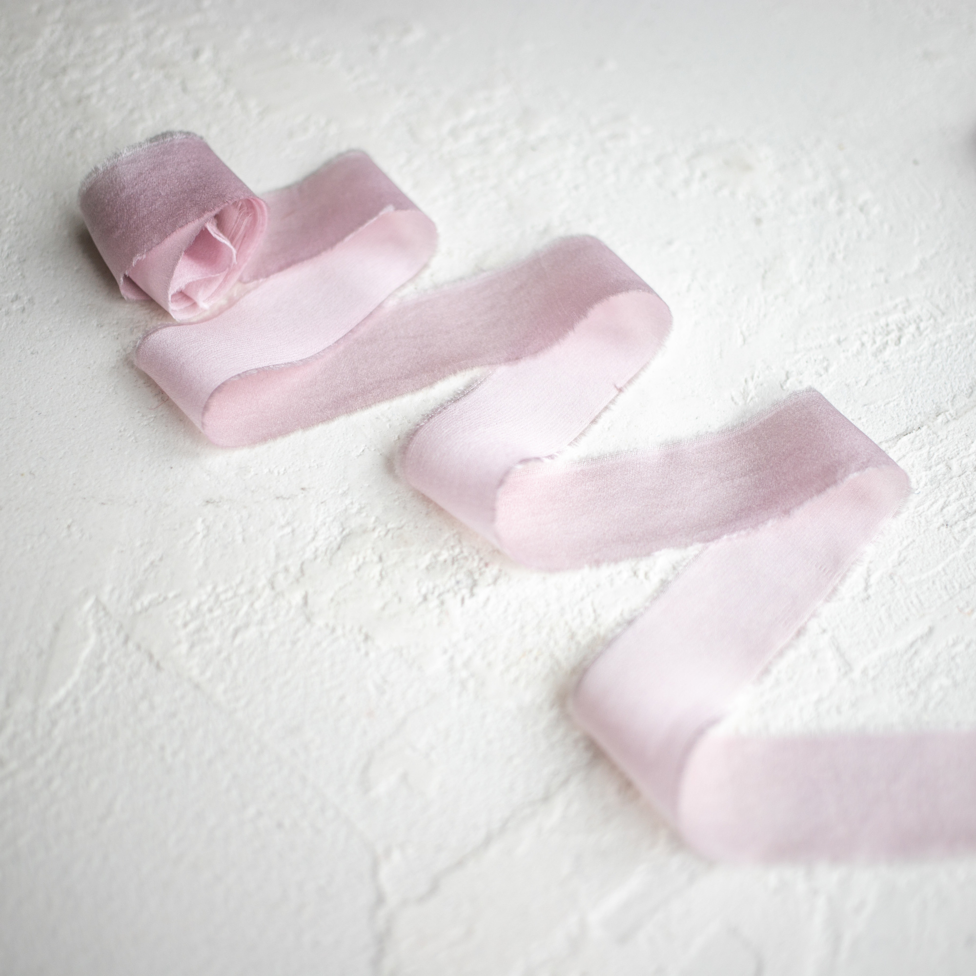 Шелковая атласная лента ручного окрашивания "Пыльно-розовая"