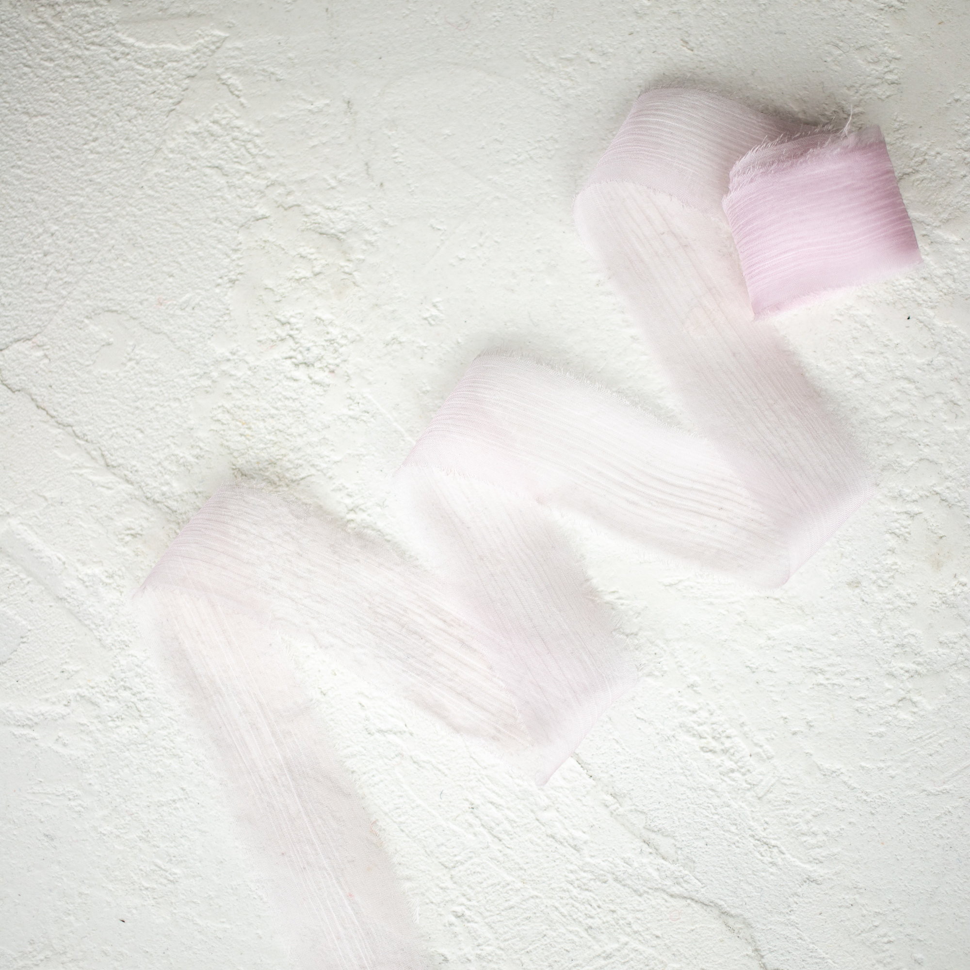 Шелковая лента ручной работы из жатого шифона "Пыльно-розовая"