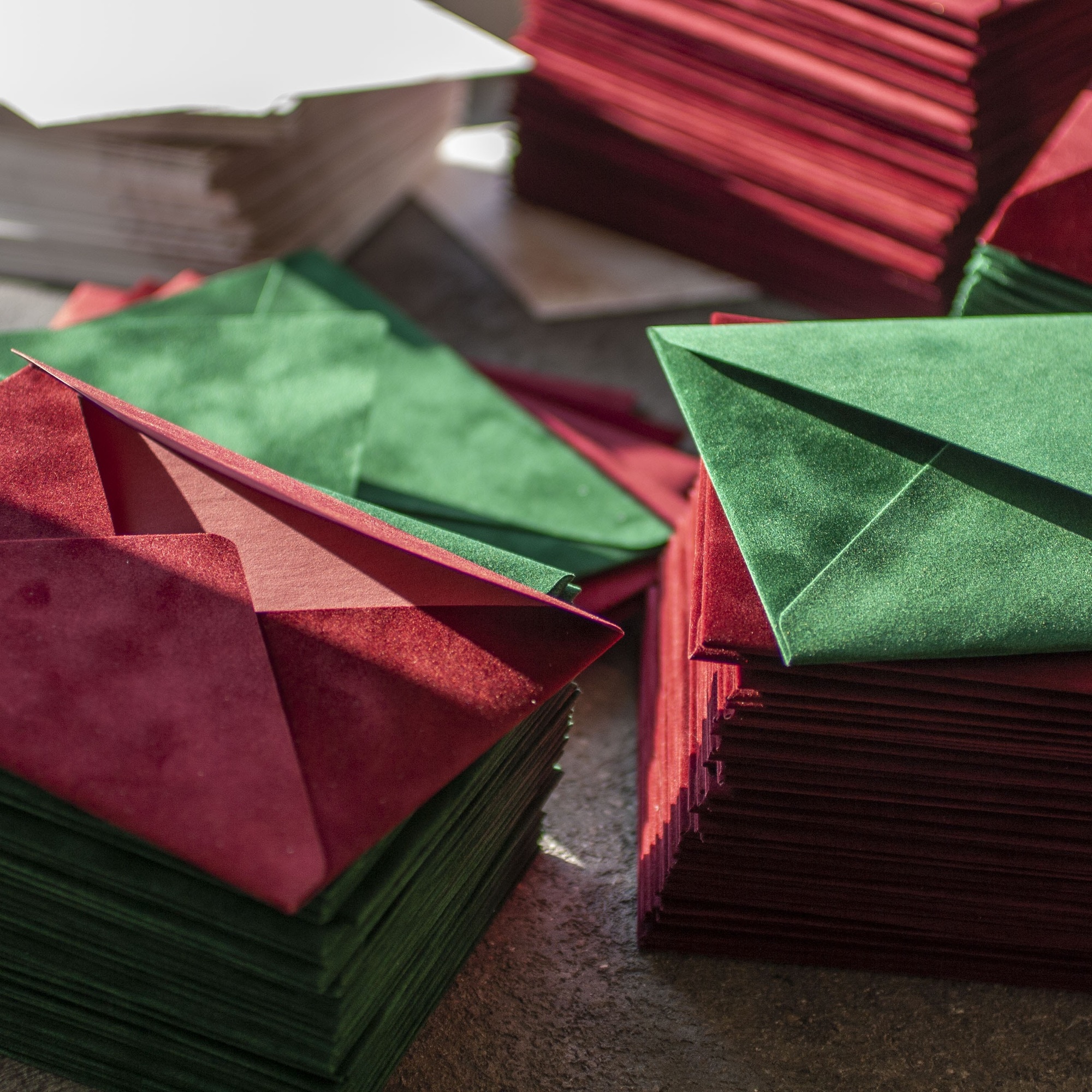 Бархатные конверты  "зеленый" и "бордовый"