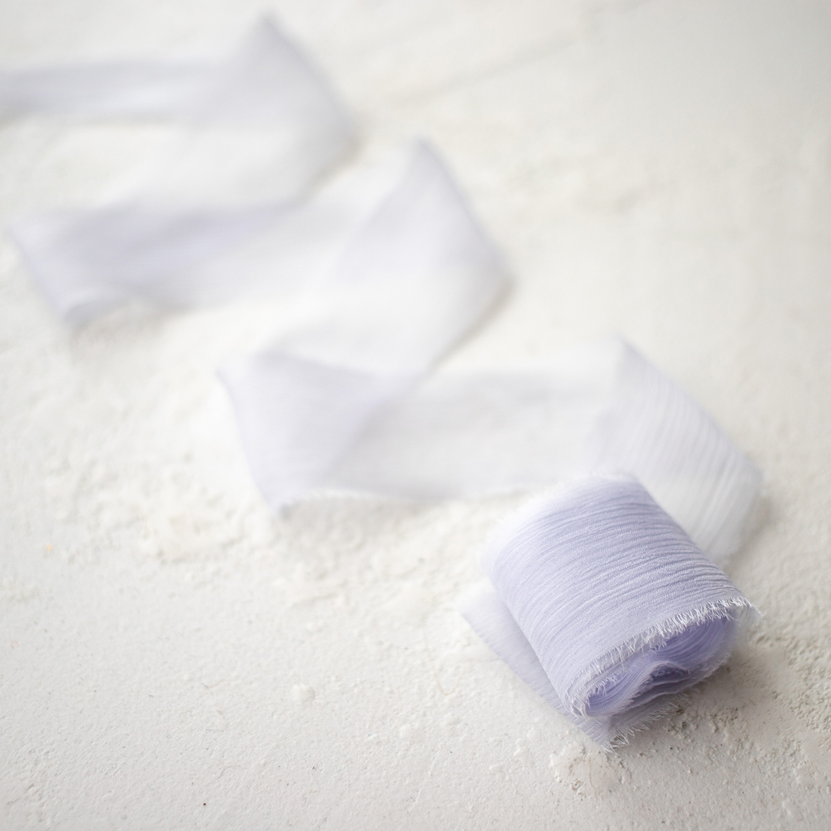 Шелковая лента ручной работы из жатого шифона "Лавандовое поле"