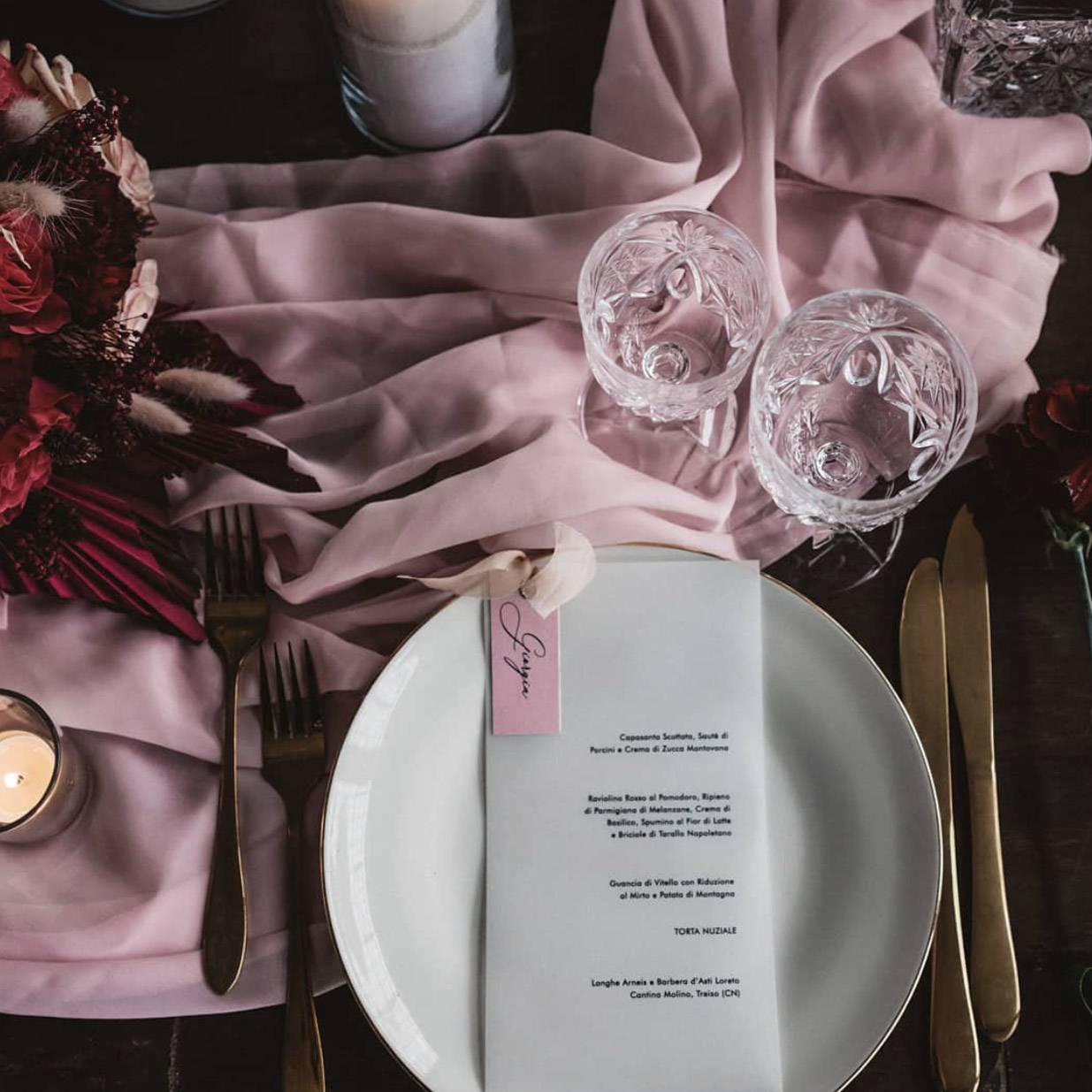 Меню на кальке с карточками рассадки