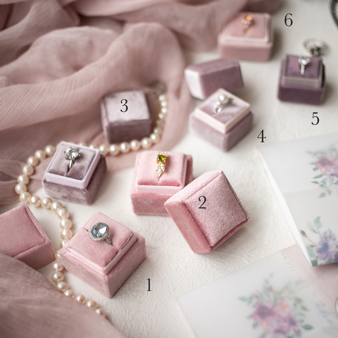 Бархатные коробочки для колец розовые и фиолетовые