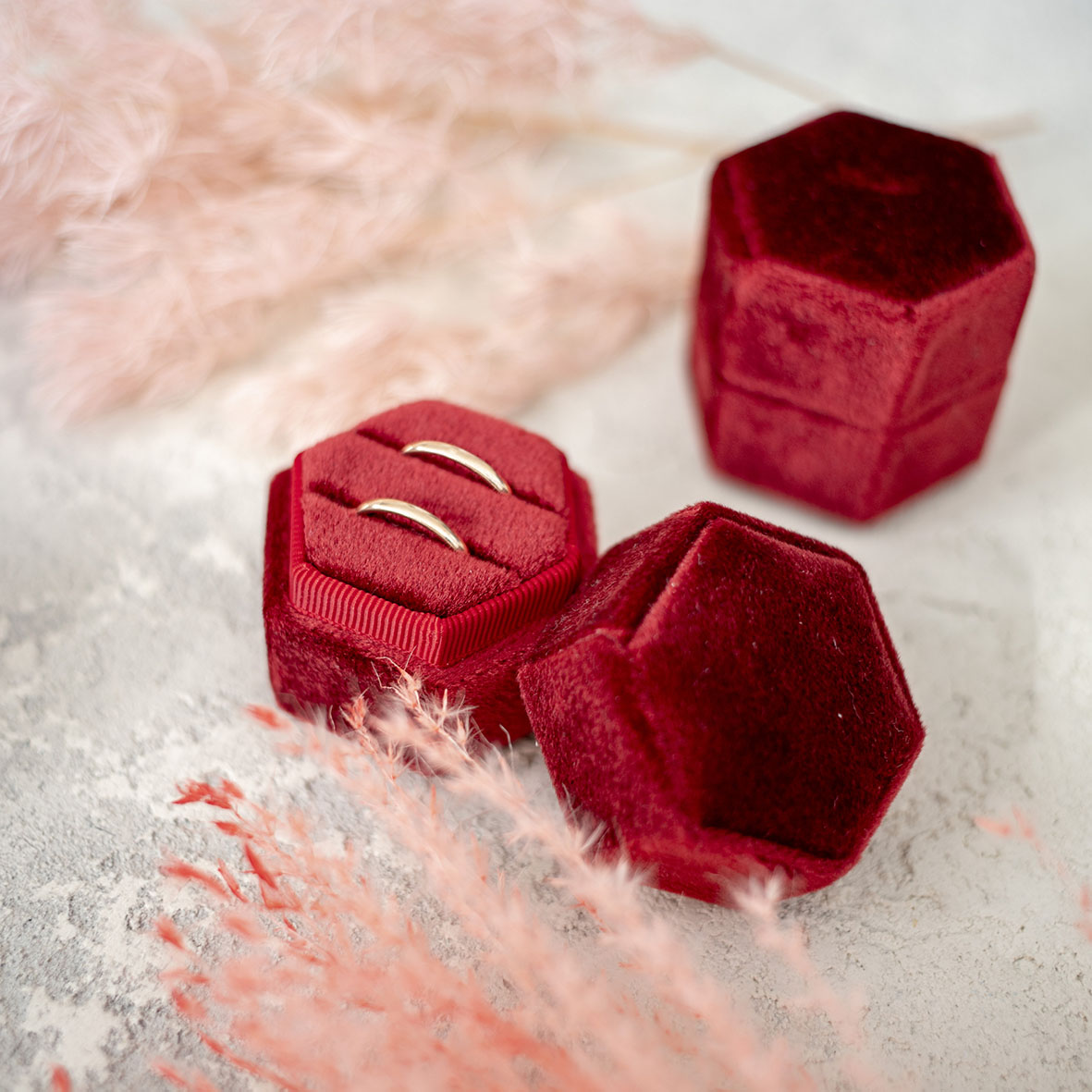 Бархатная коробочка для колец "Бордовая"