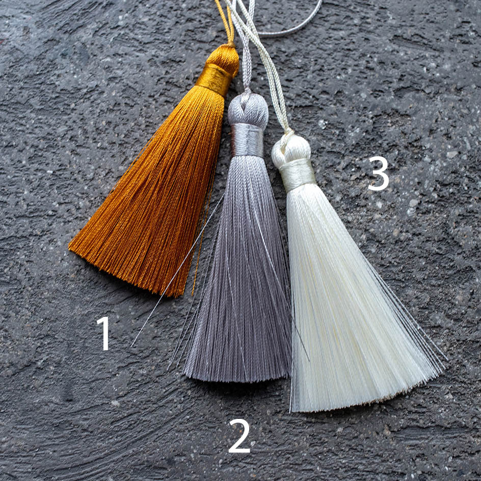 Кисточки атласные шелковые 8 см, белые серебряные золотые цена купить