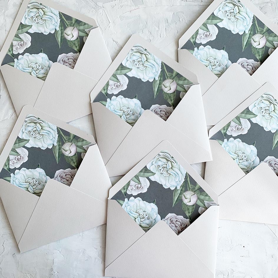 Конверт светло-серый из бумаги