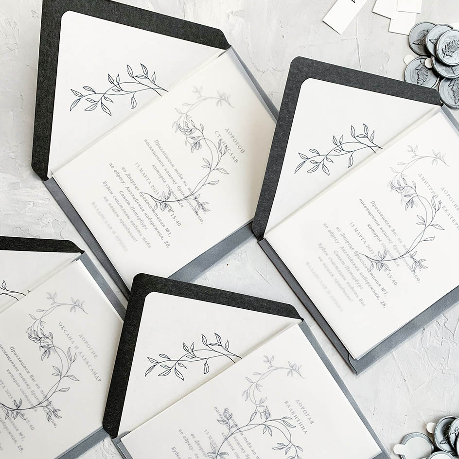 Приглашения в бархатных конвертах минимализм