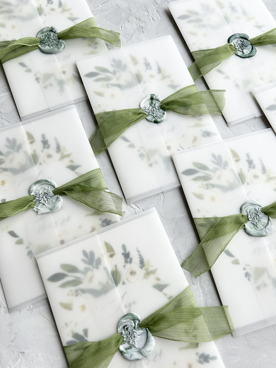 Приглашение на свадьбу с зелеными лентами