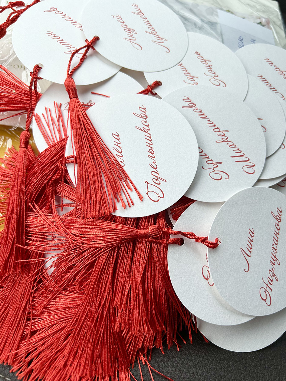 Карточки рассадки на столы с кистями круглые