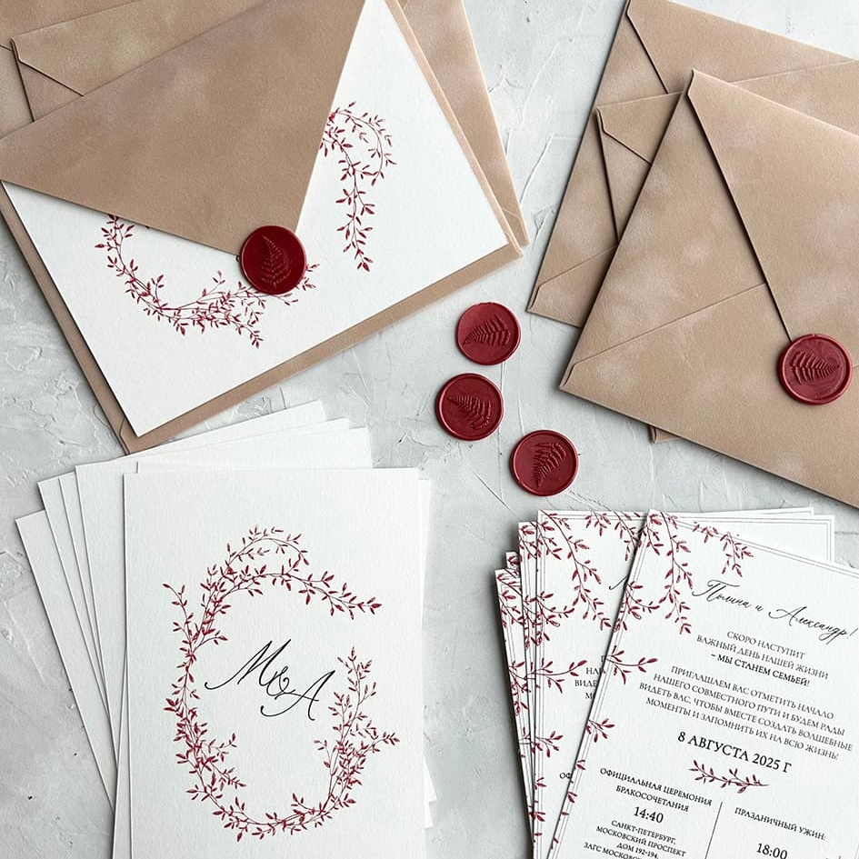 свадебные приглашения с бордовым венком и веточками