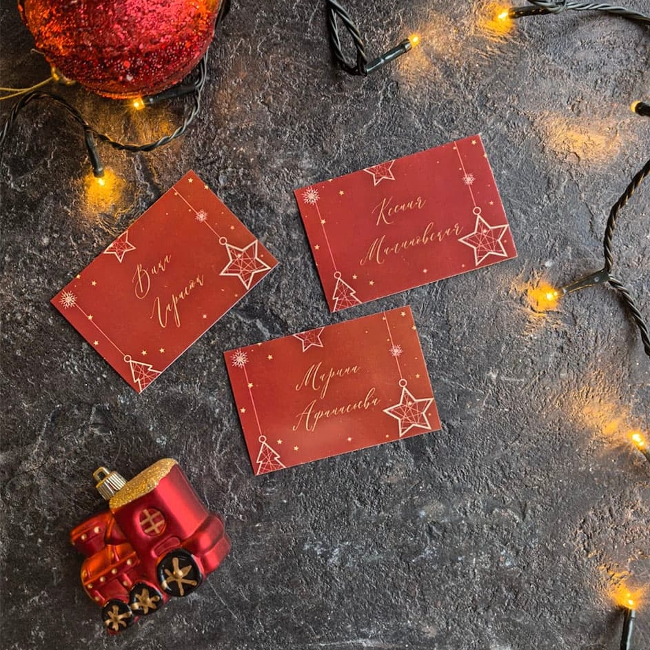 новогодние карточки рассадки в красном цвете