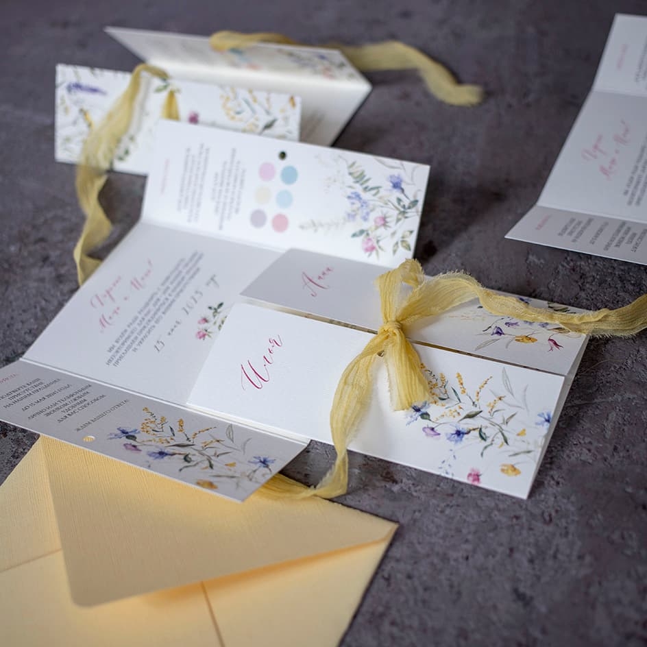 Дизайнерские приглашения на свадьбу с цветами печать