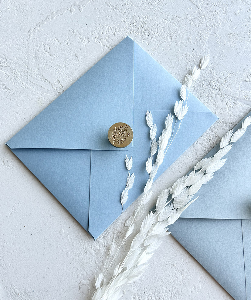 Конверт из бумаги "небесный голубой"