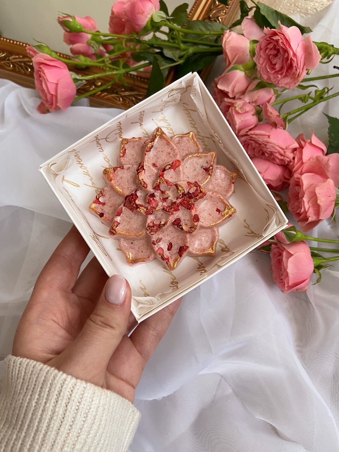 Белый шоколад с клубникой "Суккулент"
