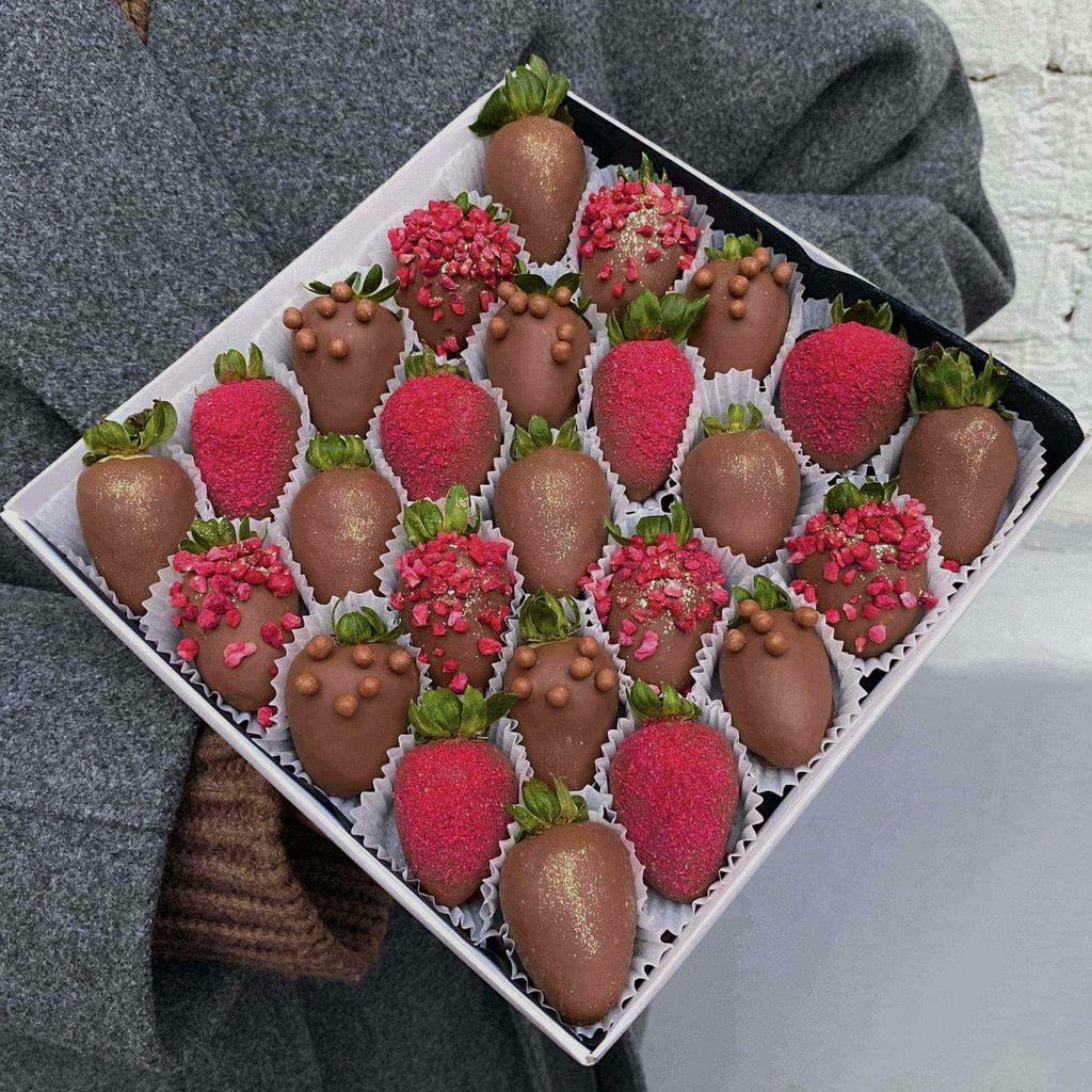 Клубника в шоколаде "Charm" (20-25 ягод)