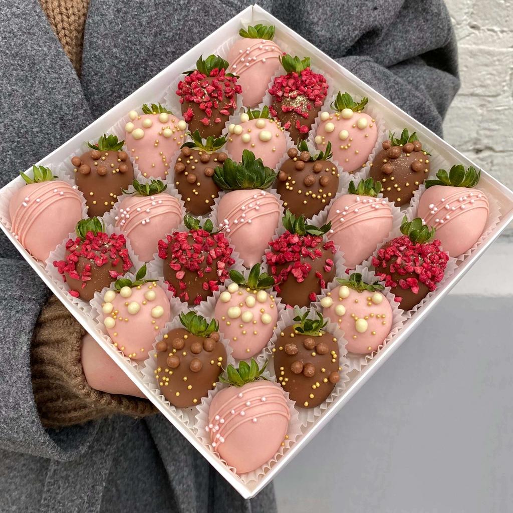 Клубника в шоколаде "Love" (20-25 ягод)