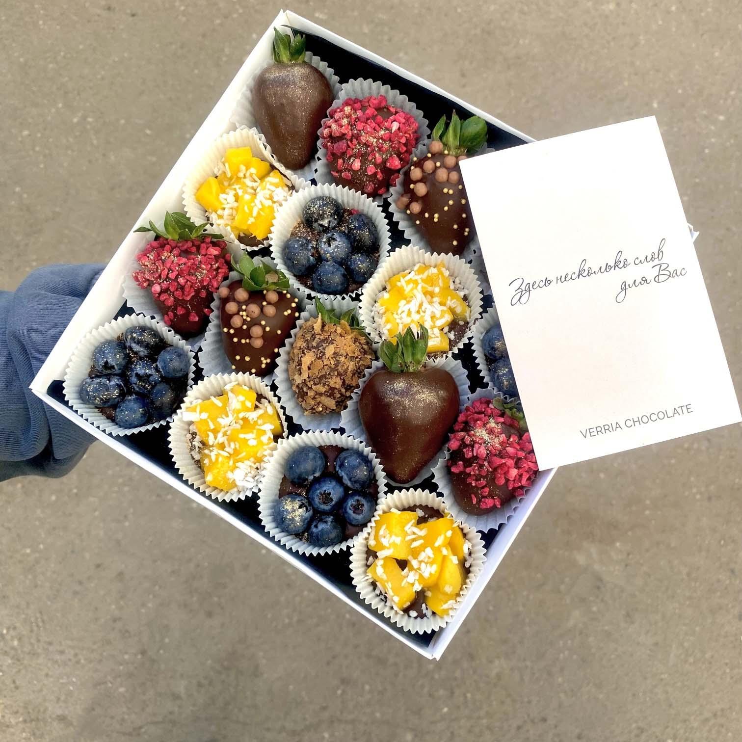 Ассорти в тёмном шоколаде "Berry Kingdom с манго" (клубника, голубика, манго)