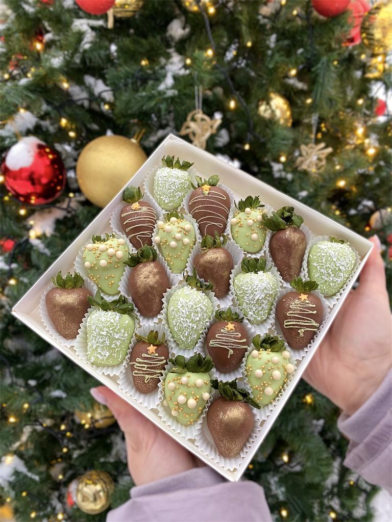 Клубника в шоколаде "Новый год" (20-25 ягод)