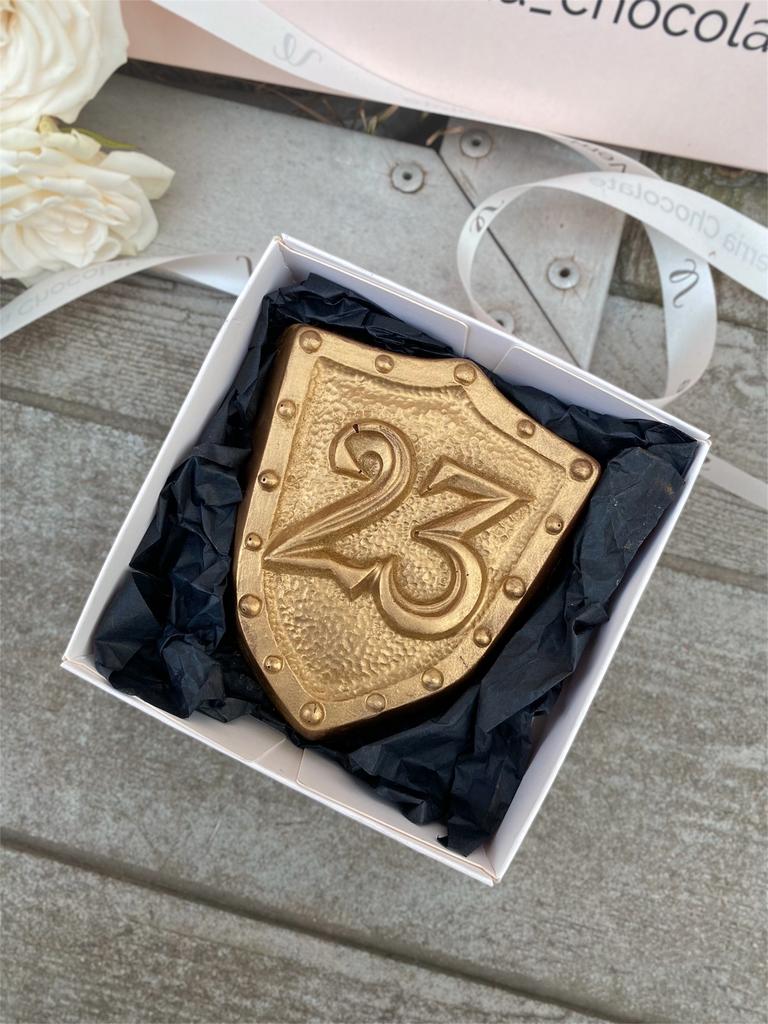 Фигурный молочный шоколад "23 февраля"