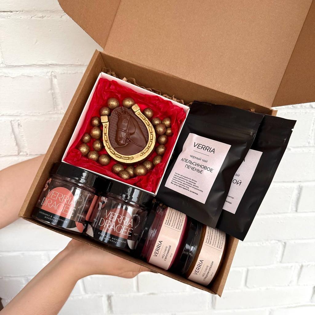 Новогодний бокс L "Подкова на удачу"