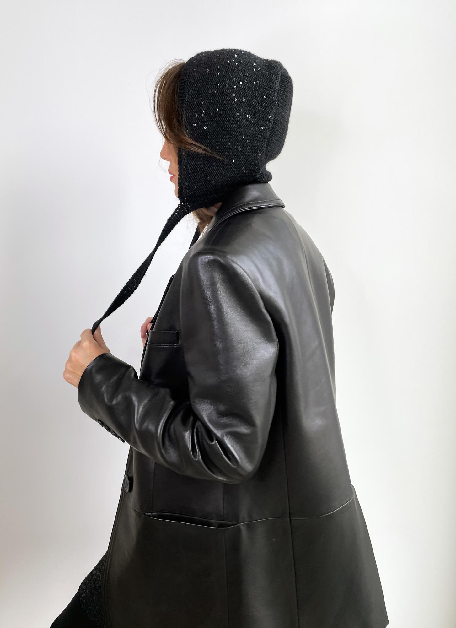 Чепчик черный, декорированный пайетками