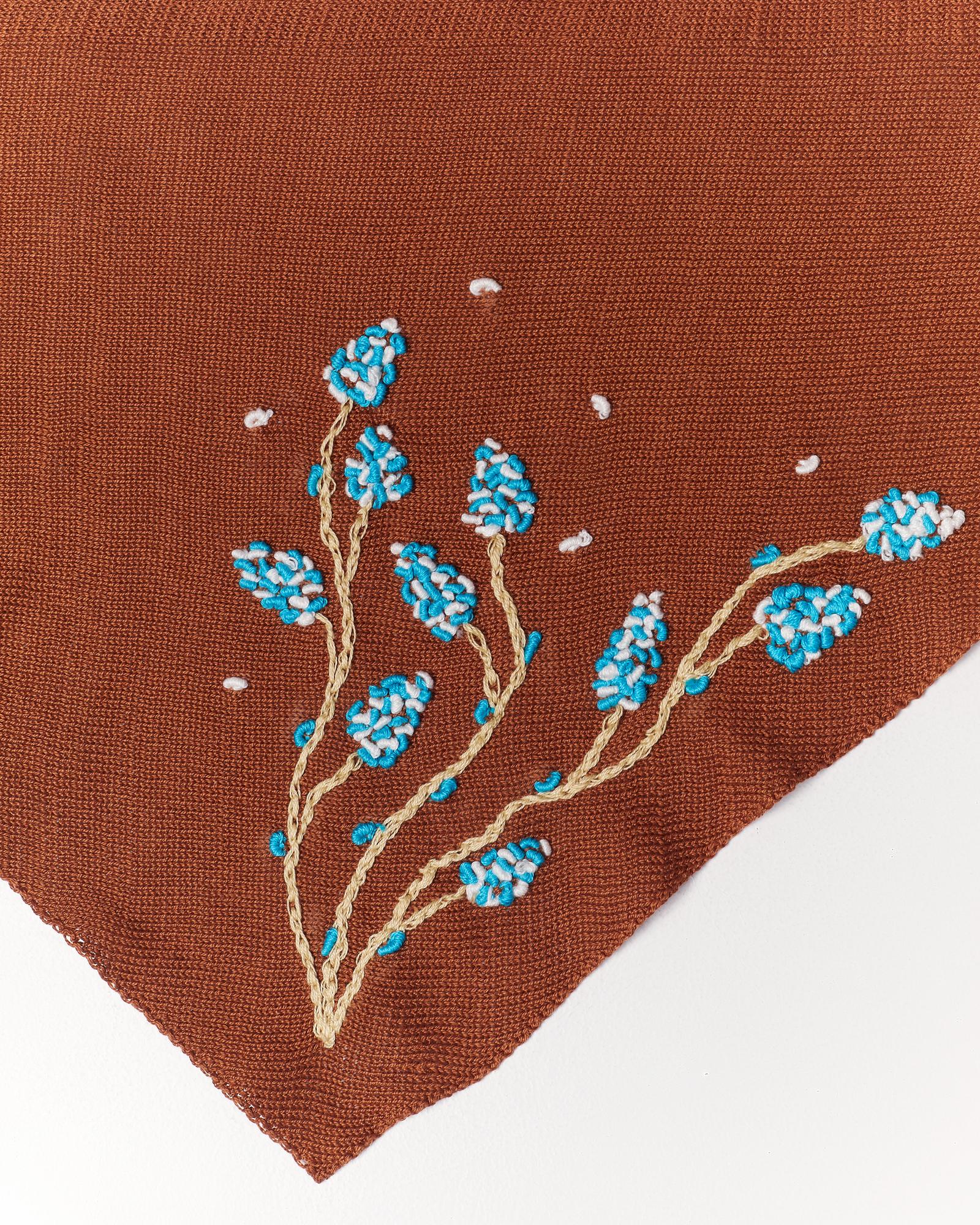 Косынка с ручной вышивкой, цвет терракотовый