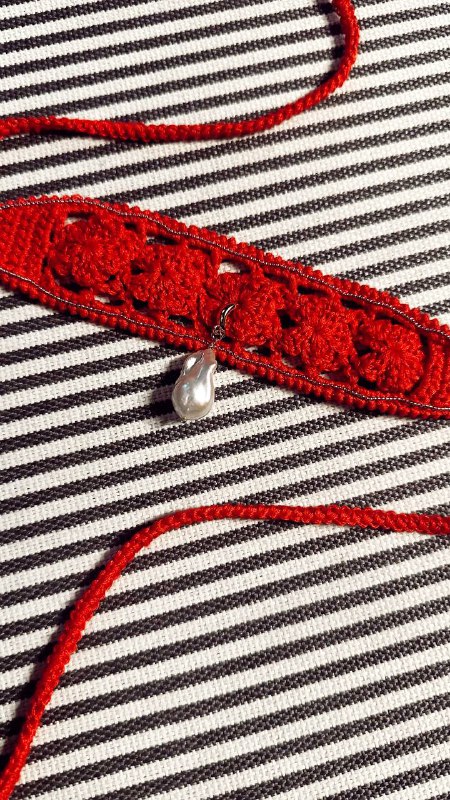 Красный чокер Ход Королевы