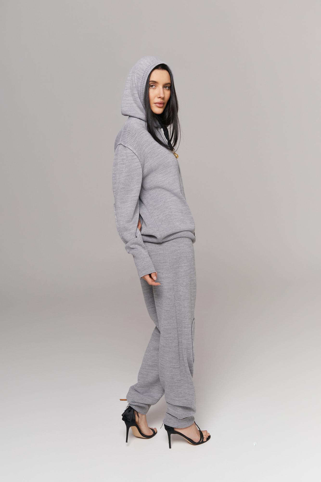 Свитшот с заплатками, цвет серый