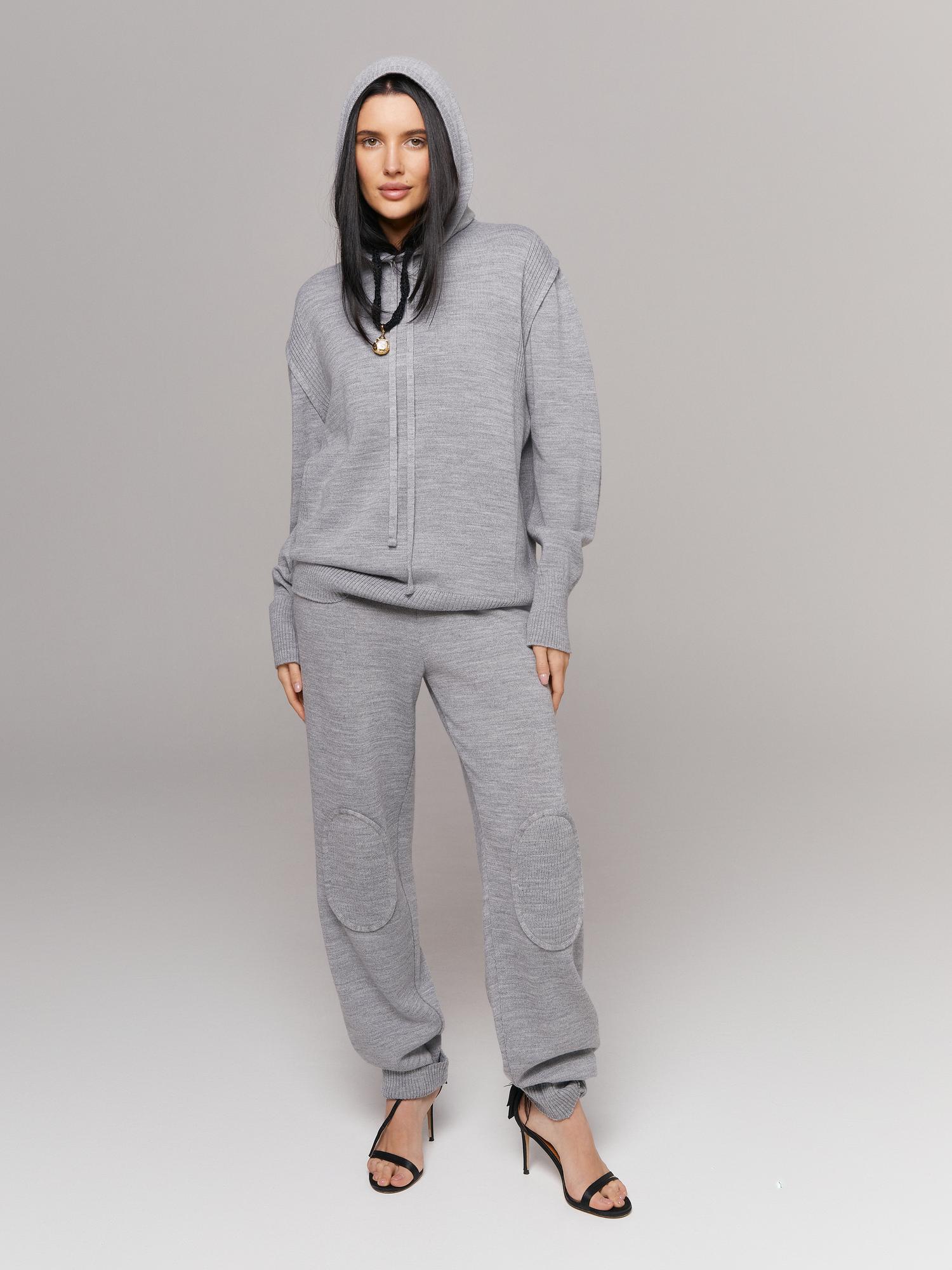 Брюки с заплатками, цвет серый