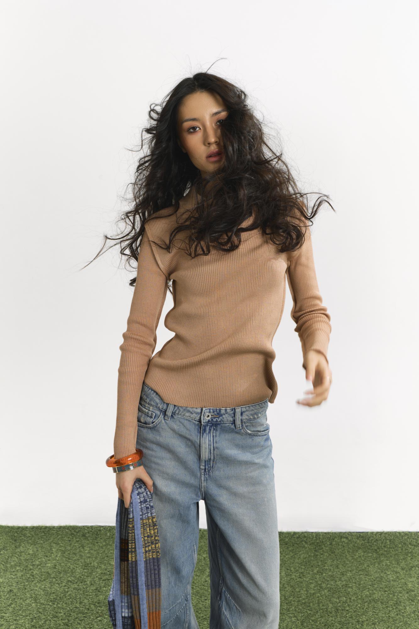 Джемпер поло, цвет бежевый.