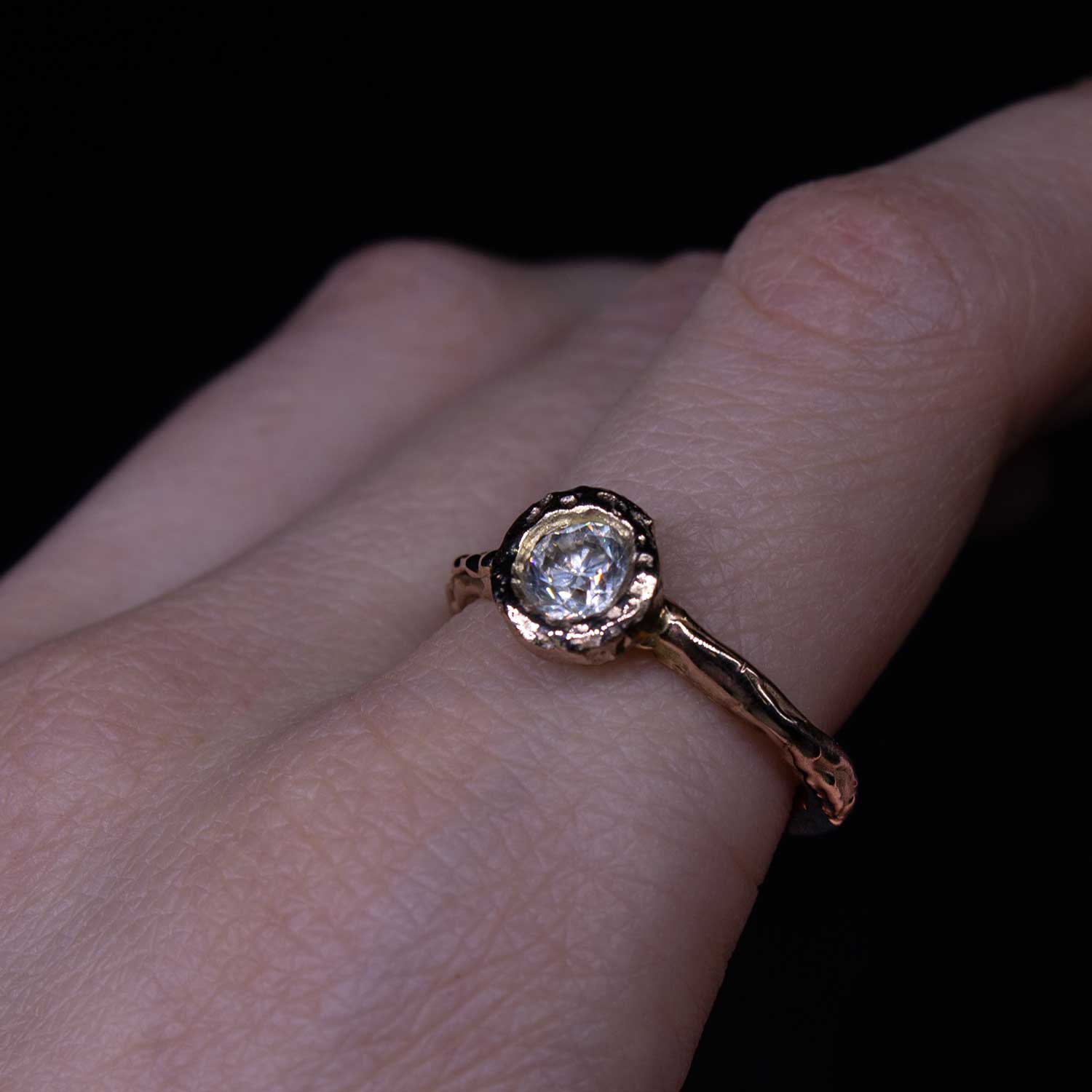 Кольцо "Свеча" с бриллиантом