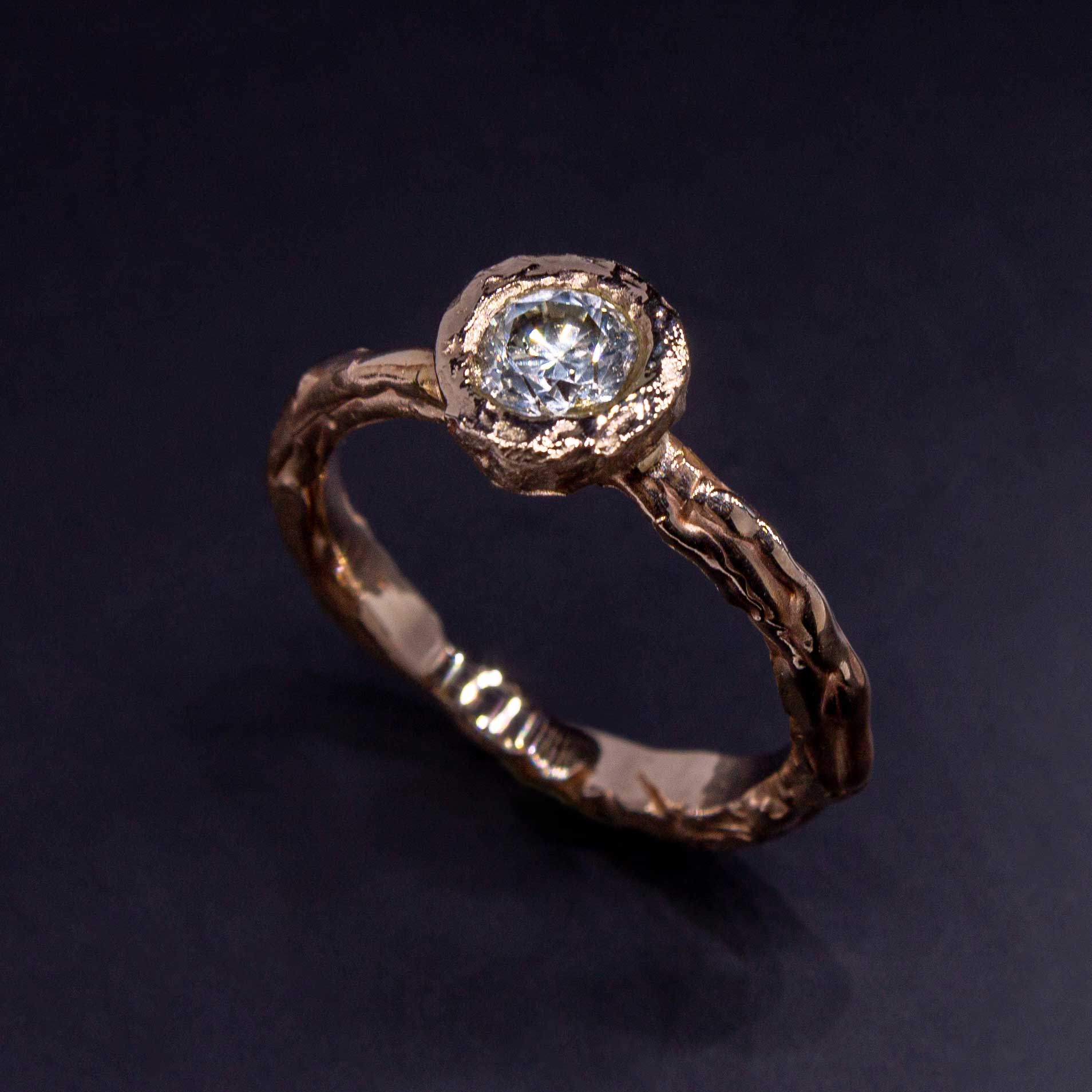 Кольцо "Свеча" с бриллиантом