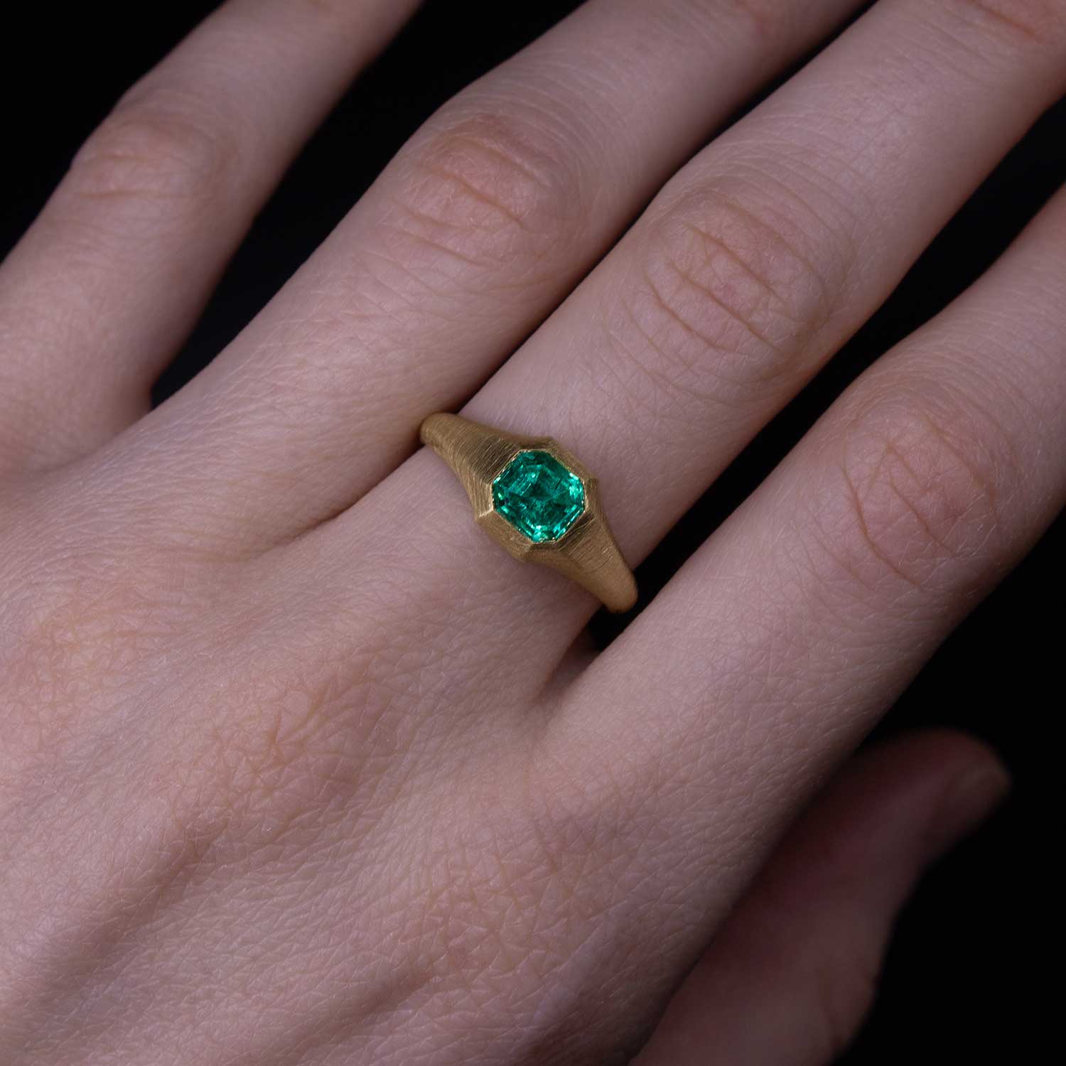 Кольцо с изумрудом 1,3кар.