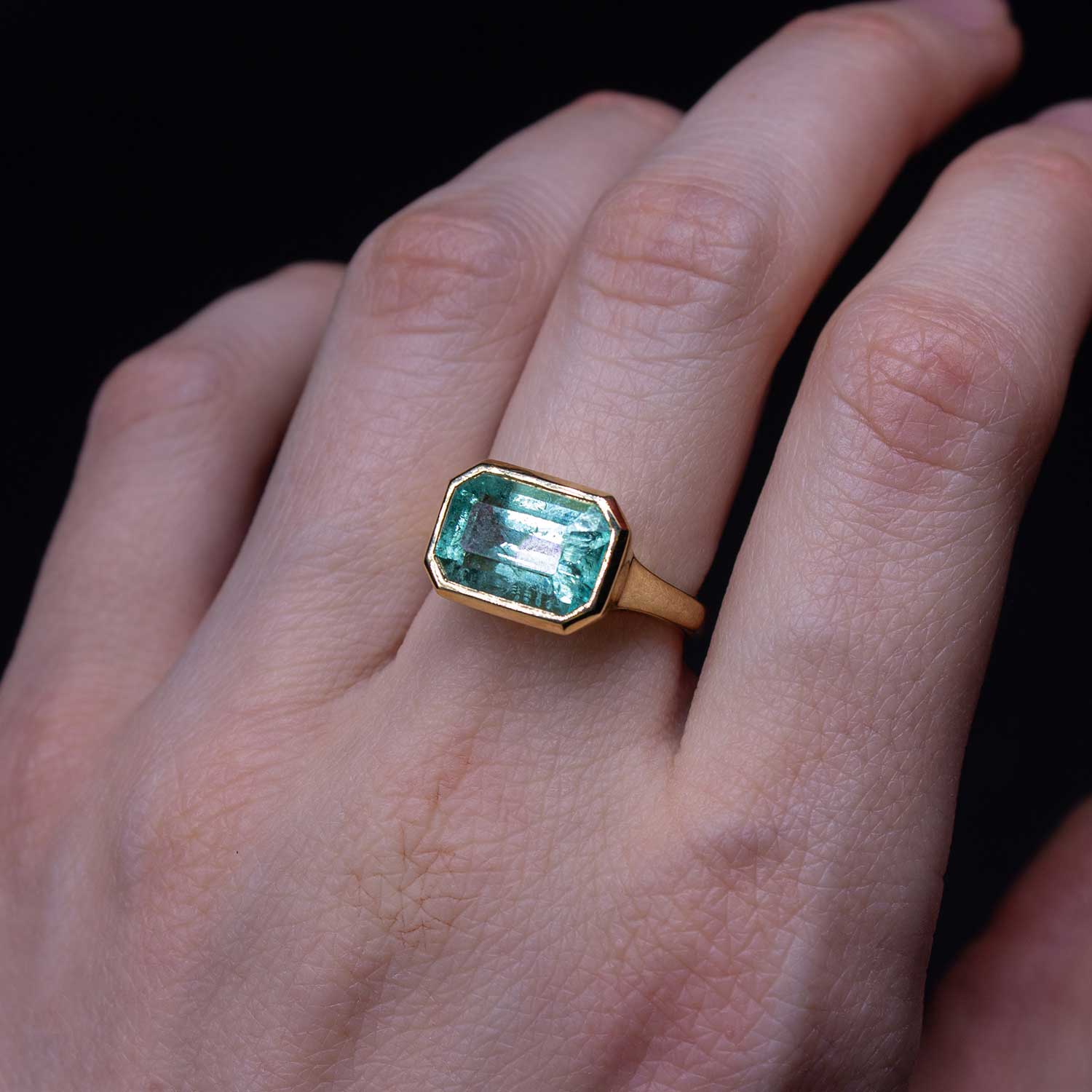 Кольцо с изумрудом 4,2 кар.