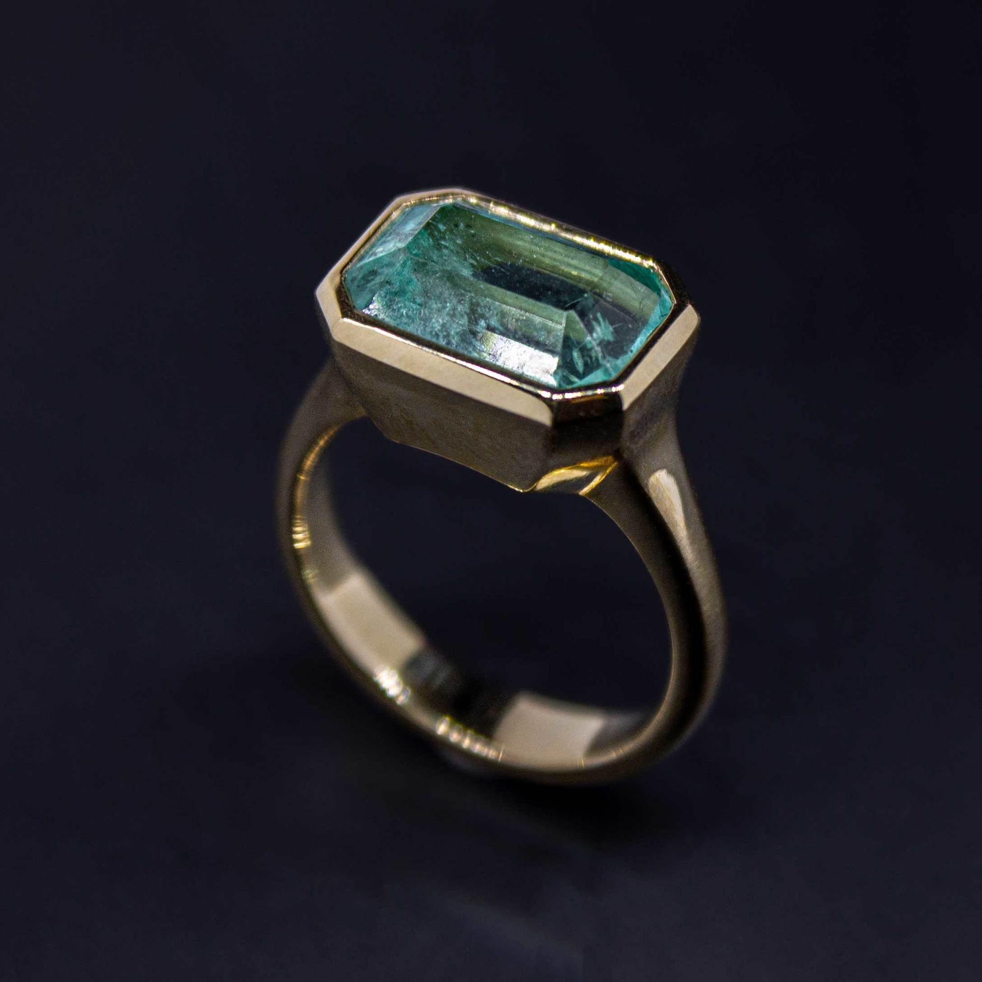 Кольцо с изумрудом 4,2 кар.