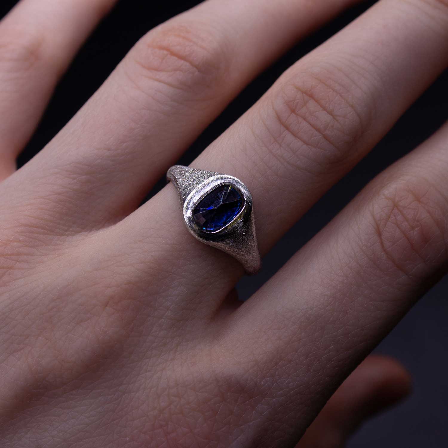 Кольцо с сапфиром