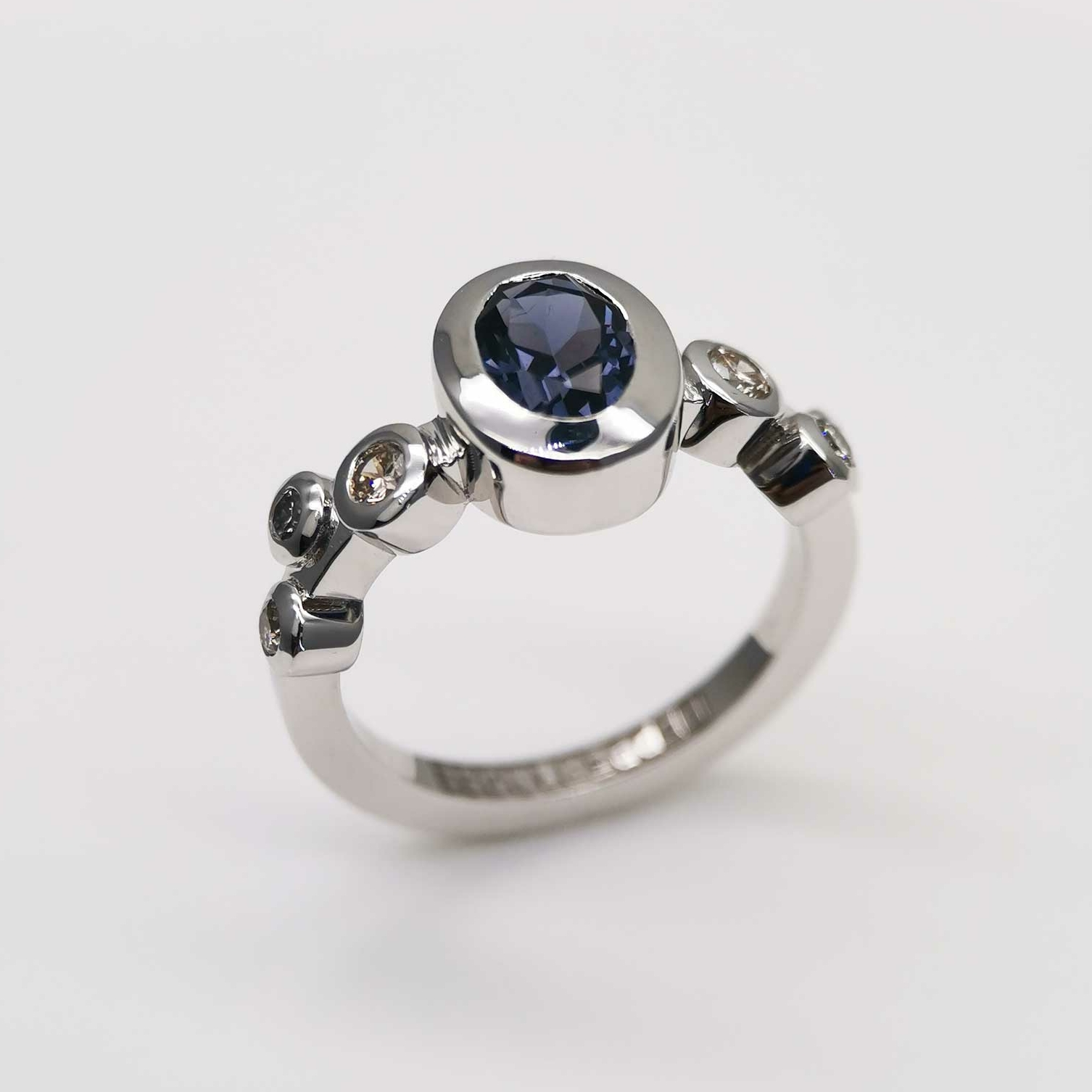 Кольцо "Око" шпинель и бриллианты